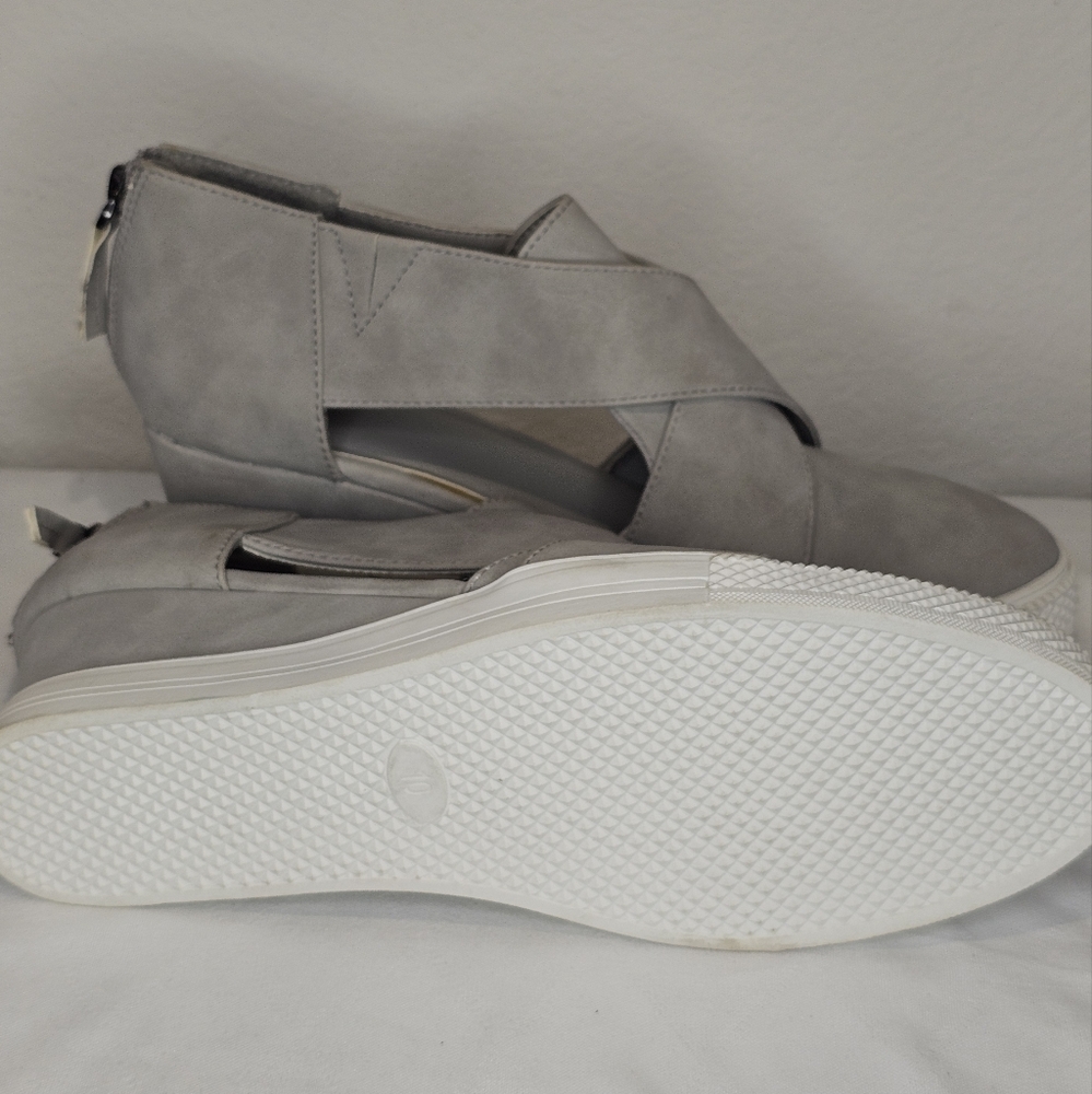 Hidden Wedge Gray Faux Leather Zipper Back Sneakers, Women's Size 10 - Picture 5 of 5